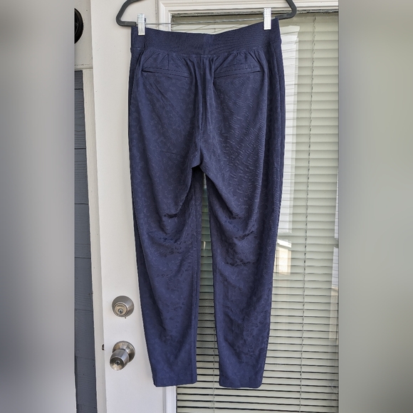 Athleta Brooklyn Textured Ankle Pants Size 6 Medieval Leopard Navy Violet - Picture 8 of 13
